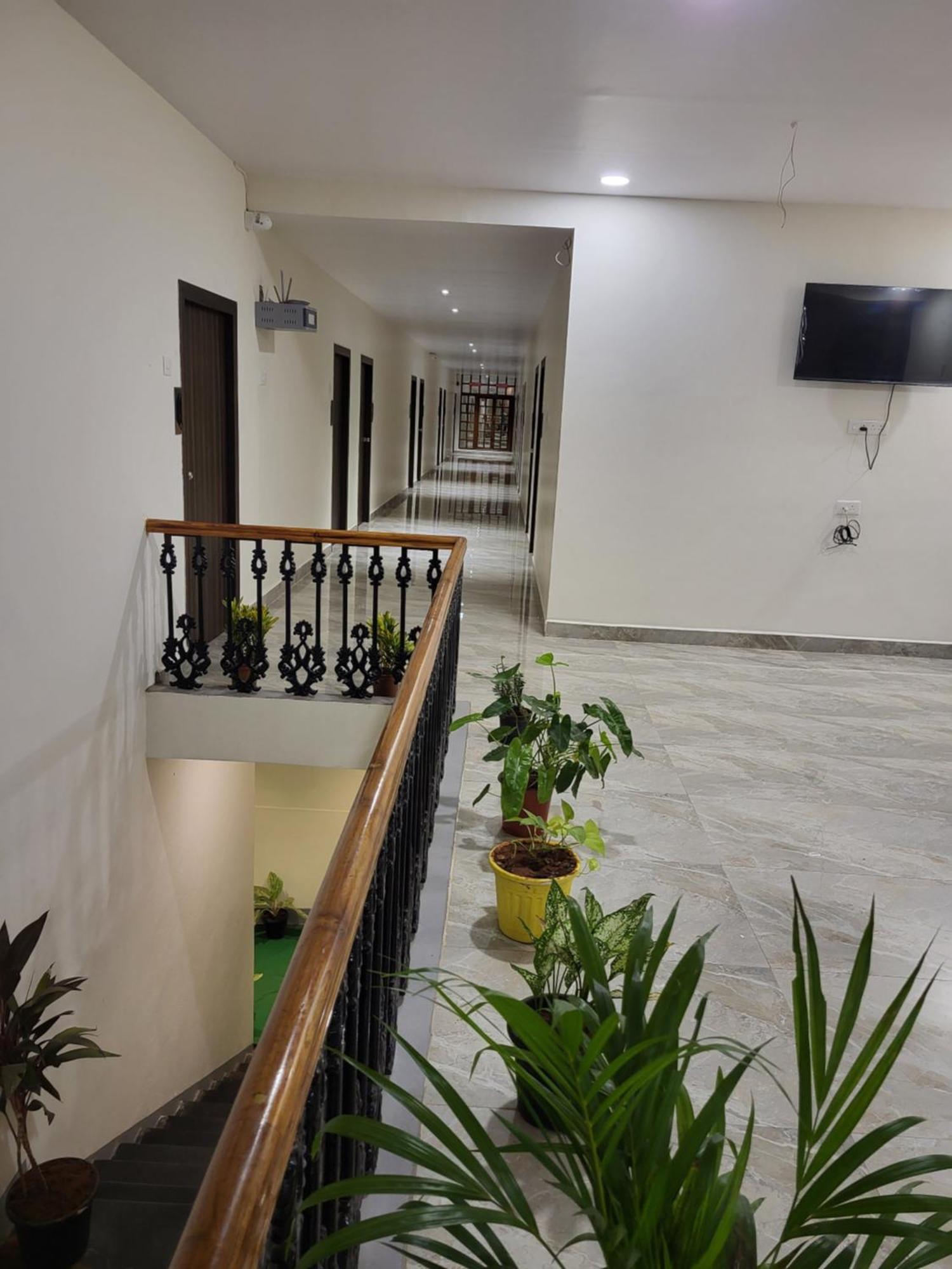 Sri Chitra Inn Hotel Tanuku Dış mekan fotoğraf