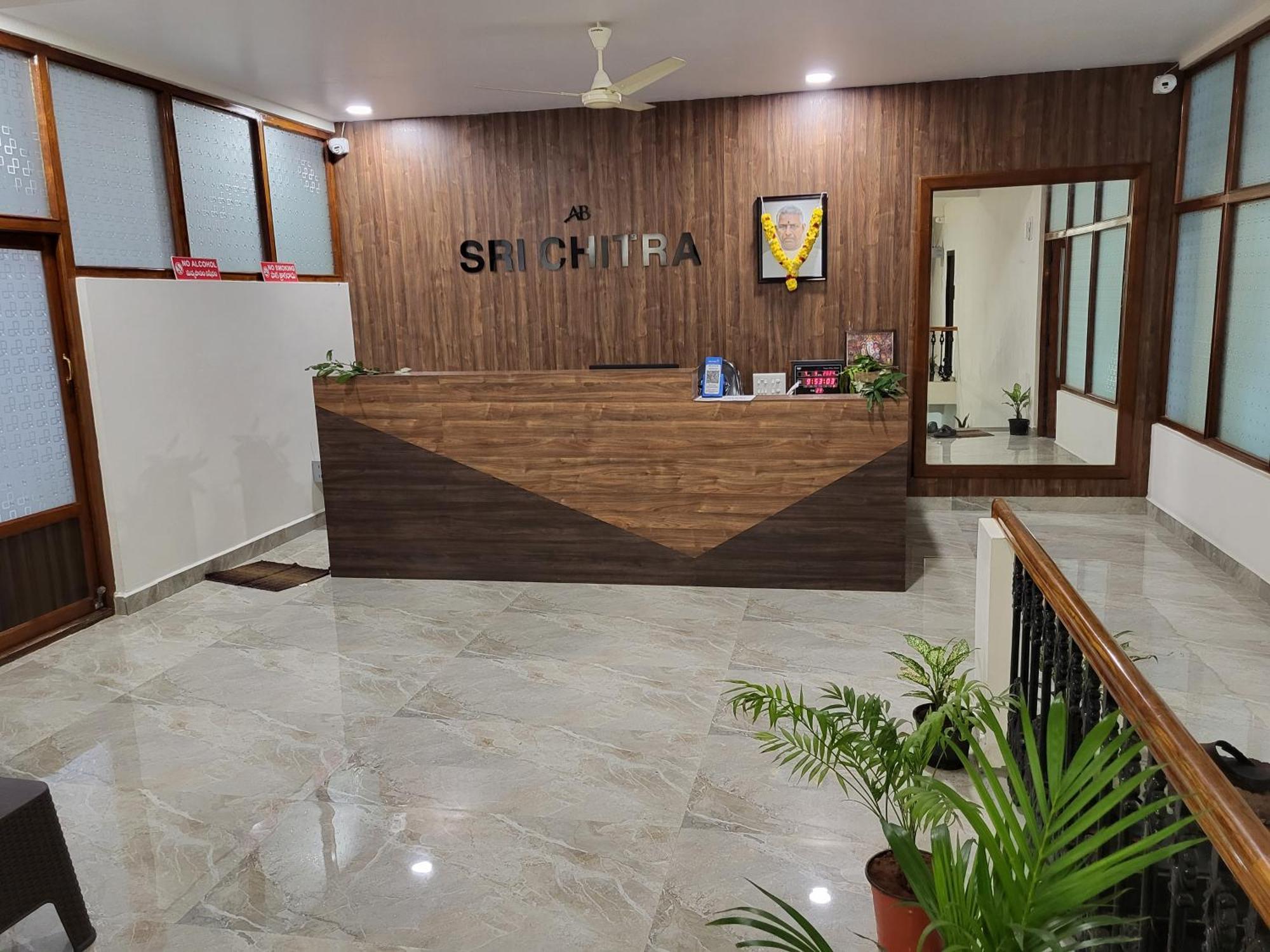 Sri Chitra Inn Hotel Tanuku Dış mekan fotoğraf