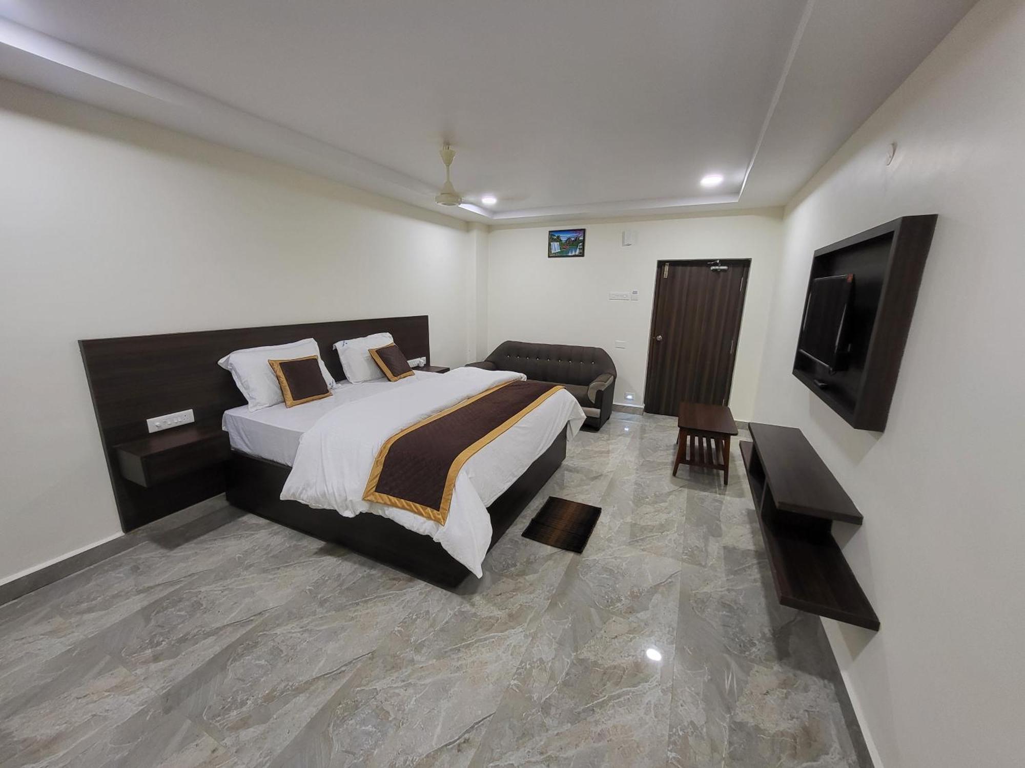 Sri Chitra Inn Hotel Tanuku Dış mekan fotoğraf