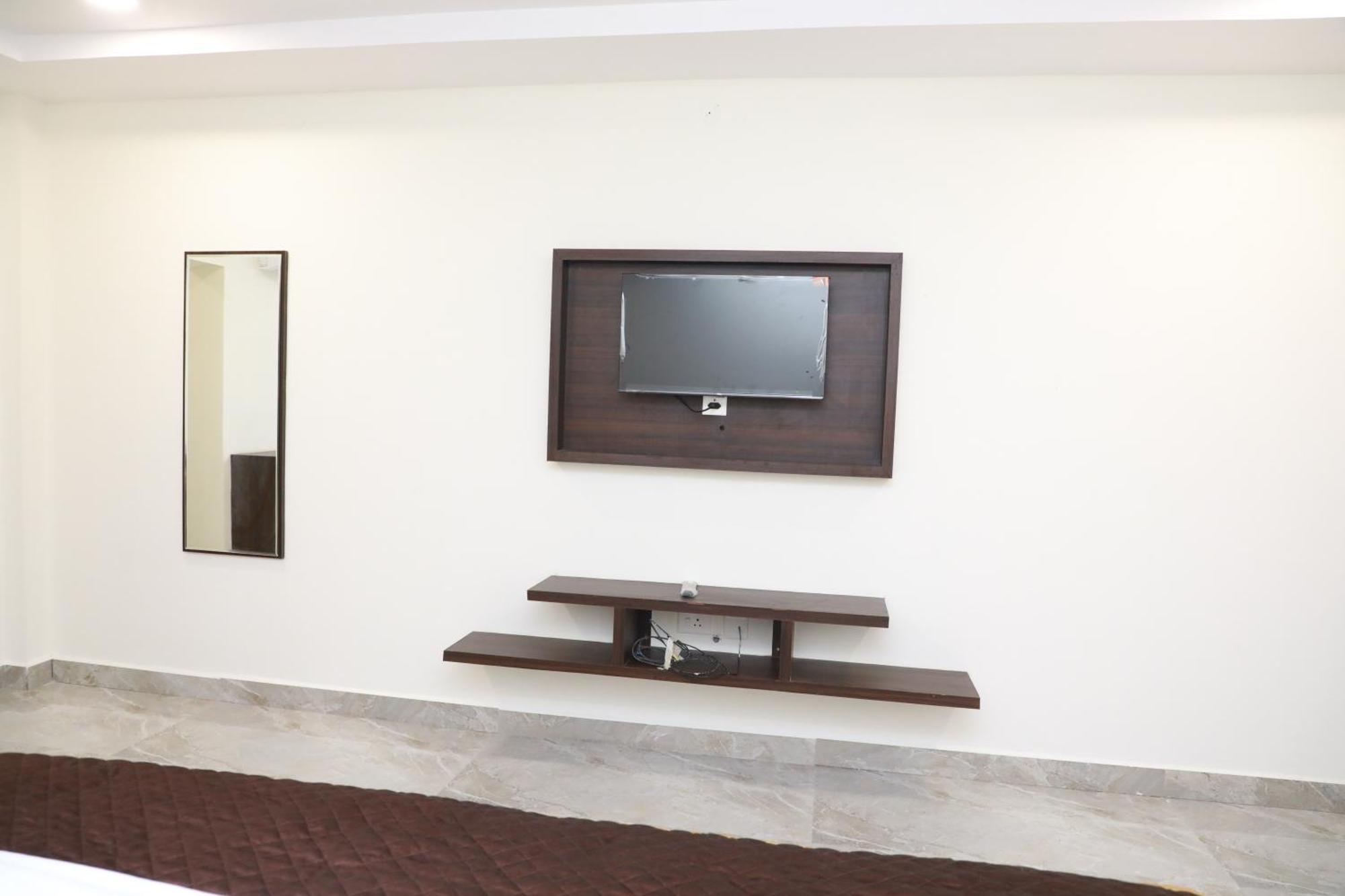 Sri Chitra Inn Hotel Tanuku Dış mekan fotoğraf